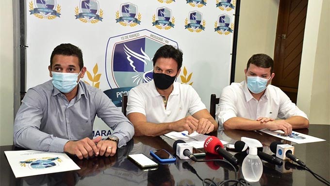   Fábio Faria anunciou a liberação de R$ 4 milhões para a assistência social, que serão investidos no CRASs de Mossoró, além da construção de duas escolas, duas unidades de educação infantil e aquisição de 12 ônibus escolares. Já estava assegurado R$ 15,4 milhões para a saúde municipal. Fábio  Faria disse que além da TV Câmara, vai liberar também uma Rádio Câmara
