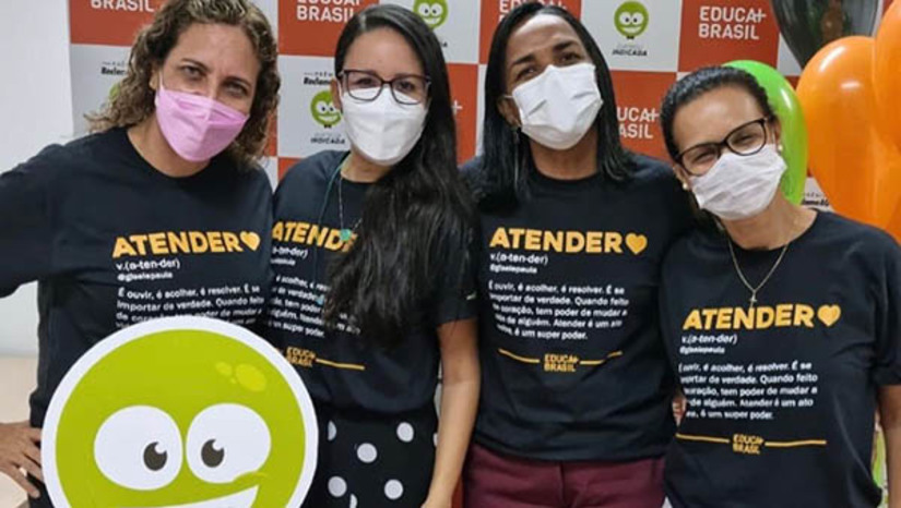 Imagem 1 - Gestoras de atendimento do Educa Mais Brasil, (da esquerda para direita) Paula Terres, Viviane Torres, Adriana Nascimento e Gleide Gomes. Imagem 1 - Gestoras de atendimento do Educa Mais Brasil, (da esquerda para direita) Paula Terres, Viviane Torres, Adriana Nascimento e Gleide Gomes.
