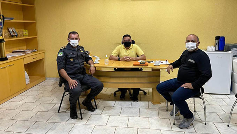 Imagem 1 - A ideia principal da reunião abordada por Cel Costa foi no que diz respeito ao monitoramento e comunicação através do Centro Integrado de Operações de Segurança Pública (Ciosp). Imagem 1 - A ideia principal da reunião abordada por Cel Costa foi no que diz respeito ao monitoramento e comunicação através do Centro Integrado de Operações de Segurança Pública (Ciosp).