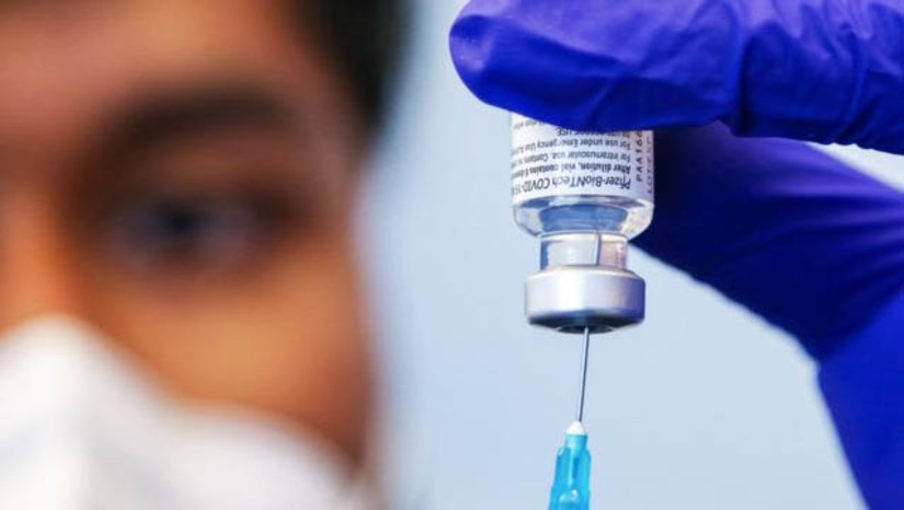 Imagem 1 -  Pesquisa da Fiocruz aponta que 80% dos pais querem vacinas filhos contra a Covid-19. A pesquisa online, realizada pelo Instituto Nacional de Saúde da Mulher, da Criança e do Adolescente Fernandes Figueira (IFF/Fiocruz), contou com mais de 15 mil respostas. Entre os que hesitam, o maior índice – 16% – foi observado entre os pais de crianças de zero a quatro anos, grupo que ainda não tem a vacina aprovada. No grupo com filhos entre 5 e 11 anos, a taxa é de 12%. Ela sobe para 14% entre os responsáveis por adolescentes acima dos 12 anos, que já têm imunizantes disponíveis nos postos de saúde.