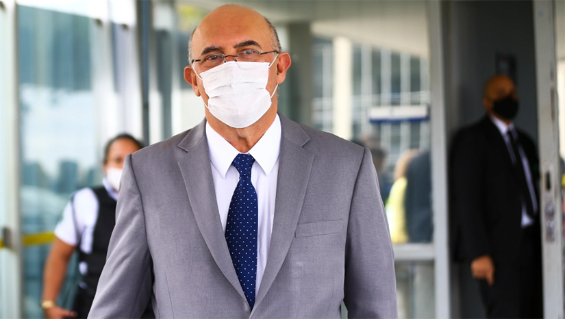 Imagem 1 - MEC diz que não exigirá comprovante de vacina em IFs e universidades federais . O ministro da educação Milton Ribeiro, afirmou ilegalidade na exigência por parte das instituições. Segundo a publicação do Mec, a exigência do comprovante de vacinação “como meio indireto à indução da vacinação compulsória somente pode ser estabelecida por meio de lei”. No Rio Grande do Norte, a Universidade Federal do Rio Grande do Norte (UFRN) já havia confirmado que exigiria a comprovação de vacinação para o retorno das aulas presenciais. A UERN também afirmou que fará a cobrança e o despacho do Ministério da Educação não afeta os planos da instituição. Imagem 1 - MEC diz que não exigirá comprovante de vacina em IFs e universidades federais . O ministro da educação Milton Ribeiro, afirmou ilegalidade na exigência por parte das instituições. Segundo a publicação do Mec, a exigência do comprovante de vacinação “como meio indireto à indução da vacinação compulsória somente pode ser estabelecida por meio de lei”. No Rio Grande do Norte, a Universidade Federal do Rio Grande do Norte (UFRN) já havia confirmado que exigiria a comprovação de vacinação para o retorno das aulas presenciais. A UERN também afirmou que fará a cobrança e o despacho do Ministério da Educação não afeta os planos da instituição.