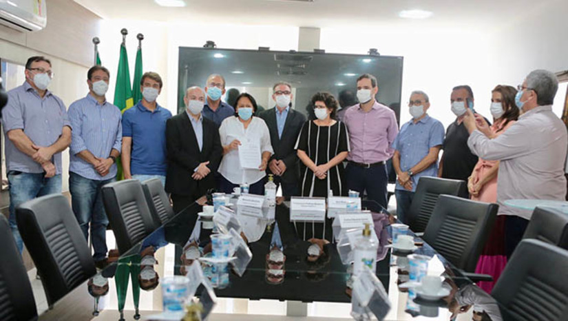 Imagem 1 - Medida anunciada nesta sexta-feira, 31, após reunião com empresários do setor. "Nosso Governo tem planejamento e organização, transparência e responsabilidade. Atendemos pleito do setor que é um dos mais atingidos pela pandemia. Tomamos esta medida já no primeiro momento, ano passado. Agora renovamos por mais um ano como forma de apoiar a recuperação do setor e para manter e ampliar empregos", afirmou a governadora Fátima Bezerra. Imagem 1 - Medida anunciada nesta sexta-feira, 31, após reunião com empresários do setor. "Nosso Governo tem planejamento e organização, transparência e responsabilidade. Atendemos pleito do setor que é um dos mais atingidos pela pandemia. Tomamos esta medida já no primeiro momento, ano passado. Agora renovamos por mais um ano como forma de apoiar a recuperação do setor e para manter e ampliar empregos", afirmou a governadora Fátima Bezerra.