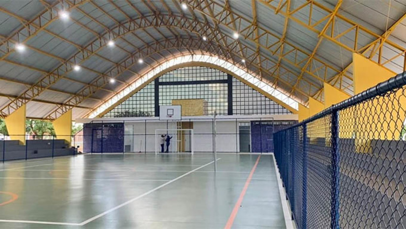Imagem 1 - Ginásio de Esportes do Assentamento Paulo Freire começou em 2015, ficando abandonada de 2017 a 2020 e foi concluída em um ano de gestão do prefeito Allyson Bezerra, que vai juntamente com o vereador Marckruty da Maisa, inaugura a obra às 10 horas deste domingo, dia 9 de janeiro de 2022. Imagem 1 - Ginásio de Esportes do Assentamento Paulo Freire começou em 2015, ficando abandonada de 2017 a 2020 e foi concluída em um ano de gestão do prefeito Allyson Bezerra, que vai juntamente com o vereador Marckruty da Maisa, inaugura a obra às 10 horas deste domingo, dia 9 de janeiro de 2022.