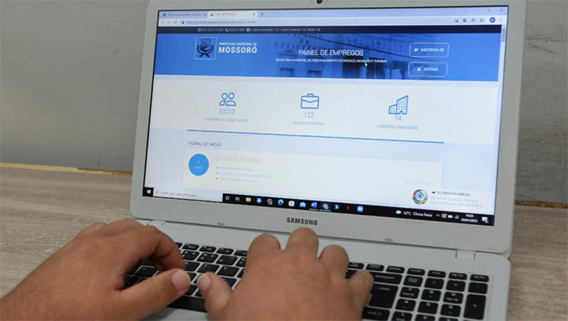 Imagem 1 - Veja as vagas de emprego disponíveis em Mossoró nesta segunda-feira (31). Ao todo, são 107 vagas de trabalho, disponíveis para pessoas que residem no município. São oportunidades para diversos cargos para trabalhadores de níveis de formação diferentes. Para disputar as vagas, os candidatos precisam estar cadastrados no Painel de Empregos, disponível no site da Prefeitura de Mossoró. Imagem 1 - Veja as vagas de emprego disponíveis em Mossoró nesta segunda-feira (31). Ao todo, são 107 vagas de trabalho, disponíveis para pessoas que residem no município. São oportunidades para diversos cargos para trabalhadores de níveis de formação diferentes. Para disputar as vagas, os candidatos precisam estar cadastrados no Painel de Empregos, disponível no site da Prefeitura de Mossoró.