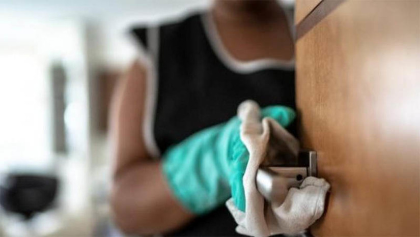 Imagem 1 - Fiscalização resgata mulher mantida em situação análoga a de escrava por 32 anos, em Mossoró. O resgate ocorreu em razão da constatação de trabalhos forçados, condições degradantes, jornadas exaustivas e restrição de liberdade. A fiscalização também constatou que a trabalhadora doméstica sofreu assédios e abusos sexuais por parte do empregador por 10 anos. A vítima estava sem vínculo empregatício na Carteira de Trabalho, nunca recebeu salários, não gozou de férias, trabalhava regularmente aos finais de semana e não teve o FGTS recolhido. Imagem 1 - Fiscalização resgata mulher mantida em situação análoga a de escrava por 32 anos, em Mossoró. O resgate ocorreu em razão da constatação de trabalhos forçados, condições degradantes, jornadas exaustivas e restrição de liberdade. A fiscalização também constatou que a trabalhadora doméstica sofreu assédios e abusos sexuais por parte do empregador por 10 anos. A vítima estava sem vínculo empregatício na Carteira de Trabalho, nunca recebeu salários, não gozou de férias, trabalhava regularmente aos finais de semana e não teve o FGTS recolhido.