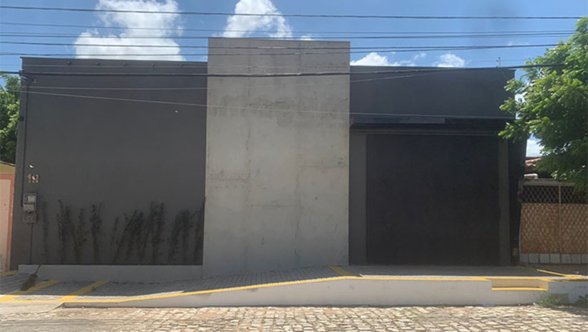 Imagem 1 - Diretores da empresa imagem Formaturas (FOTO) sumiram de Mossoró deixando centenas de estudantes universitários com prejuízos de R$ 2 a R$ 8 mil cada. Destruiu o sonho de uma festa de formatura. Para ajudar numa possível peça criminal contra os responsáveis, a Promotoria de Justiça do Consumidor disponibilizou o número de telefone (WhatsApp) - 84 9972-0927 e um e-mail 02pmj.mossoro@mprn.mp.br para receber as denuncias com documentos dos estudantes. Imagem 1 - Diretores da empresa imagem Formaturas (FOTO) sumiram de Mossoró deixando centenas de estudantes universitários com prejuízos de R$ 2 a R$ 8 mil cada. Destruiu o sonho de uma festa de formatura. Para ajudar numa possível peça criminal contra os responsáveis, a Promotoria de Justiça do Consumidor disponibilizou o número de telefone (WhatsApp) - 84 9972-0927 e um e-mail 02pmj.mossoro@mprn.mp.br para receber as denuncias com documentos dos estudantes.