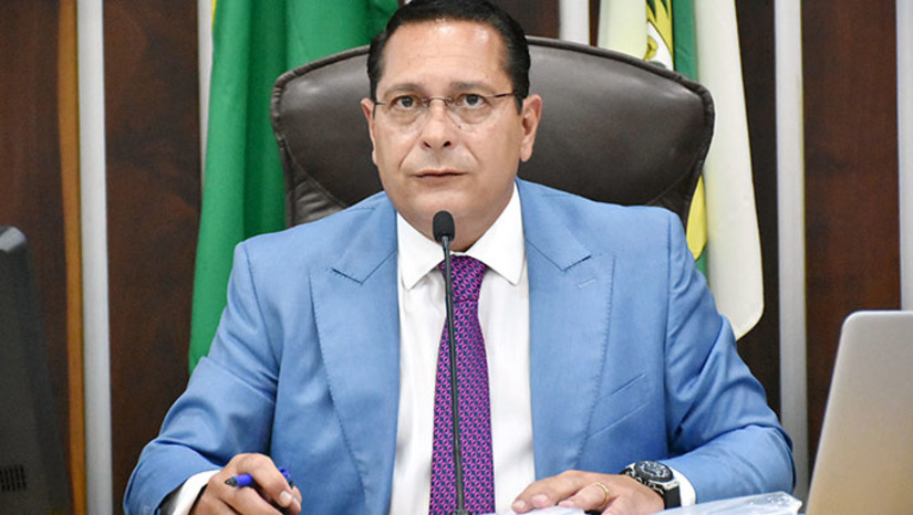 Imagem 1 - O deputado encaminhou requerimento onde reivindica o aumento do efetivo policial para a cidade, além de melhores condições de trabalho para que a Polícia Militar possa cumprir com o seu dever. Segundo o parlamentar, o número de agentes no município está reduzido, assim como a quantidade de equipamentos disponíveis. Ezequiel alertou ainda que "as estatísticas revelam aumento de vítimas de todas as práticas criminosas". Imagem 1 - O deputado encaminhou requerimento onde reivindica o aumento do efetivo policial para a cidade, além de melhores condições de trabalho para que a Polícia Militar possa cumprir com o seu dever. Segundo o parlamentar, o número de agentes no município está reduzido, assim como a quantidade de equipamentos disponíveis. Ezequiel alertou ainda que "as estatísticas revelam aumento de vítimas de todas as práticas criminosas".