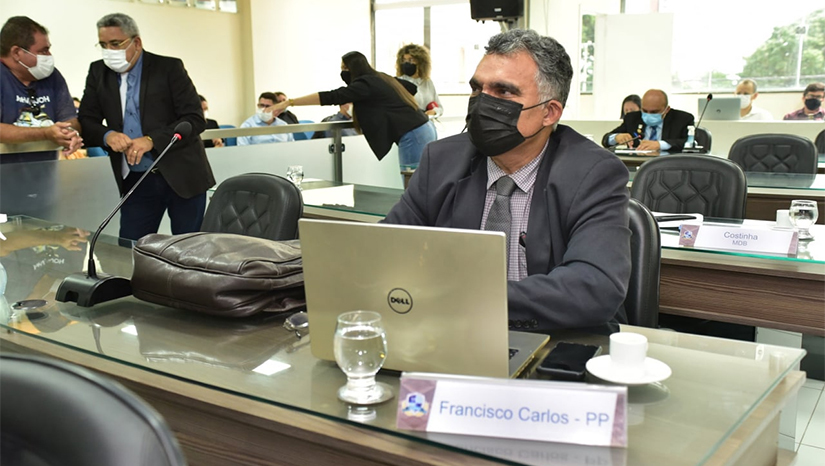 Imagem 1 -  A preposição para realizar a Audiência Pública é do vereador Francisco Carlos. O presidente da Previ-Mossoró, Paulo Linhares, explica que se os prefeitos que passaram por Mossoró antes de Allyson Bezerra, tivessem recolhidos a Previ e os valores devidos, agora não seriam forçados pela Legislação Federal para aumentar os percentuais recolhidos pelos servidores e pela Prefeitura Municipal a instituição previdenciária municipal; A Audiência será a partir das 9h30 do dia 7 de fevereiro de 2022.