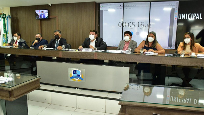 Imagem 1 -  Vereadores debatem PL da Lei Orgânica que prevê mudanças na Previdência Social do Município. A audiência pública para debater o Projeto de autoria do Poder Executivo, aconteceu nesta segunda (7). Proponente da reunião, o vereador Professor Francisco Carlos (PP) defende que a Reforma da Previdência da Prefeitura seja conduzida de forma transparente, com diálogo e sem pressa. “Impactará vidas de servidores no presente e no futuro, inclusive de seus descendentes”, justifica. 