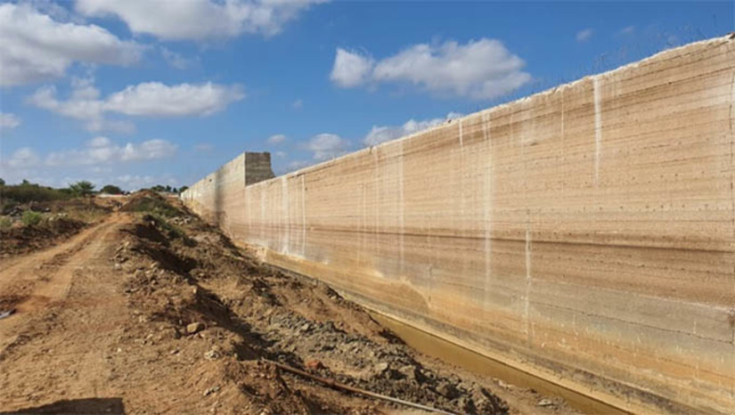 Imagem 1 - “O presidente Bolsonaro e o ministro Rogério Marinho estiveram essa semana no Seridó e estranhamente fugiram de visitar a barragem das Traíras uma obra de sua responsabilidade e foram agredir famílias pobres da vila Carnaúba Torta na Barragem de Oiticica uma obra de responsabilidade do governo do estado!”, escreveu Procópio de Lucena, membro da diretoria do Comitê Gestor da Bacia Hidrográfica do Rio Piancó-Piranhas/Açu. Imagem 1 - “O presidente Bolsonaro e o ministro Rogério Marinho estiveram essa semana no Seridó e estranhamente fugiram de visitar a barragem das Traíras uma obra de sua responsabilidade e foram agredir famílias pobres da vila Carnaúba Torta na Barragem de Oiticica uma obra de responsabilidade do governo do estado!”, escreveu Procópio de Lucena, membro da diretoria do Comitê Gestor da Bacia Hidrográfica do Rio Piancó-Piranhas/Açu.