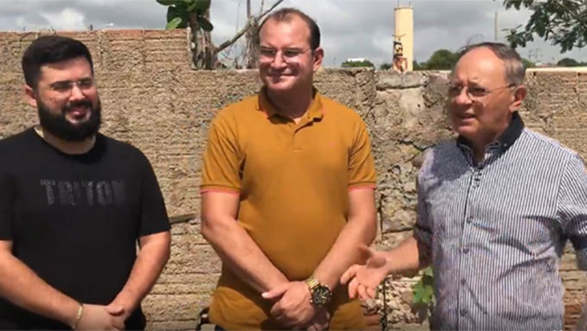 Imagem 1 - Os recursos foram conquistados através do mandato do deputado federal Benes Leocádio, que esteve neste final de semana em Umarizal para anunciar ao prefeito Raimundo Pezão (foto) a liberação dos recursos federais para o município, que também vai ganhar uma escola técnica do Governo do Estado num investimento superior a R$ 10 milhões. Imagem 1 - Os recursos foram conquistados através do mandato do deputado federal Benes Leocádio, que esteve neste final de semana em Umarizal para anunciar ao prefeito Raimundo Pezão (foto) a liberação dos recursos federais para o município, que também vai ganhar uma escola técnica do Governo do Estado num investimento superior a R$ 10 milhões.