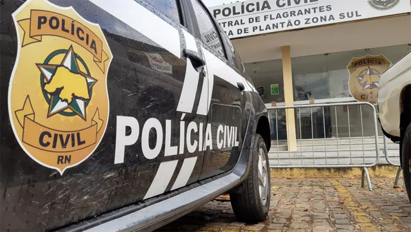Imagem 1 - Polícia Civil rejeita quarta proposta do governo para legalizar o ADTS da categoria. Por meio de nota, o governo do RN informou que, assim como as anteriores, esta última proposta assegura todos os direitos adquiridos por agentes de polícia, escrivães e delegados, conforme preconiza a Constituição Federal. Ainda de acordo com a nota, os representantes das entidades apresentaram informalmente uma proposta que cria outros níveis na carreira, cuja evolução tem como parâmetro o tempo de serviço. “Sobre isso, o governo disse que irá se manifestar quando a proposta for formalmente apresentada”. Imagem 1 - Polícia Civil rejeita quarta proposta do governo para legalizar o ADTS da categoria. Por meio de nota, o governo do RN informou que, assim como as anteriores, esta última proposta assegura todos os direitos adquiridos por agentes de polícia, escrivães e delegados, conforme preconiza a Constituição Federal. Ainda de acordo com a nota, os representantes das entidades apresentaram informalmente uma proposta que cria outros níveis na carreira, cuja evolução tem como parâmetro o tempo de serviço. “Sobre isso, o governo disse que irá se manifestar quando a proposta for formalmente apresentada”.