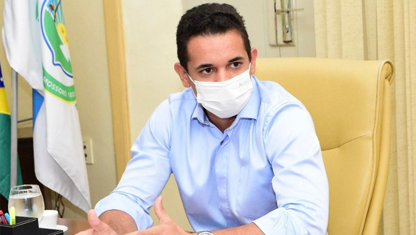 Imagem 1 -  Prefeito aposta na capacitação de mão de obra para gerar mais empregos. O “Mossoró Capacita” será um programa voltado a qualificação profissional, os cursos serão ofertados pela prefeitura em parceria com empresas e equipe técnica do município. O objetivo é capacitar pessoas que desejam iniciar carreiras nas áreas que o mercado mais precisa ou atualizar os conhecimentos daqueles que já trabalham nas mais diversas áreas além de encaminhar para o mercado de trabalho. “Mossoró será a cidade de maior inovação tecnológica do nosso estado, é importante dizer que a partir da conversa que nós tivemos com o Sebrae, Mossoró tem a condição de trazer empresas do pais inteiro do ramo da tecnologia e nós vamos atuar nisso”, frisou.