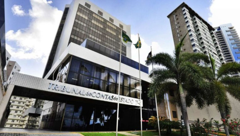 Imagem 1 - TCE/RN diz que gastos com pessoal no RN estão acima do limite prudencial. Parecer da consultoria do Tribunal de Conta do Estado limitou a atuação do Governo do Estado na concessão de reajuste aos professores, devido ao mesmo estar com gasto de pessoal acima do limite prudencial estipulado pela Lei de Responsabilidade Fiscal (LRF). "Somente é possível conceder aumento salarial aos profissionais do magistério que ganham abaixo do piso nos 180 dias anteriores às eleições até a posse dos eleitos”, informa o parecer emitido pelo consultor-geral Ronald Morais; entenda. Imagem 1 - TCE/RN diz que gastos com pessoal no RN estão acima do limite prudencial. Parecer da consultoria do Tribunal de Conta do Estado limitou a atuação do Governo do Estado na concessão de reajuste aos professores, devido ao mesmo estar com gasto de pessoal acima do limite prudencial estipulado pela Lei de Responsabilidade Fiscal (LRF). "Somente é possível conceder aumento salarial aos profissionais do magistério que ganham abaixo do piso nos 180 dias anteriores às eleições até a posse dos eleitos”, informa o parecer emitido pelo consultor-geral Ronald Morais; entenda.