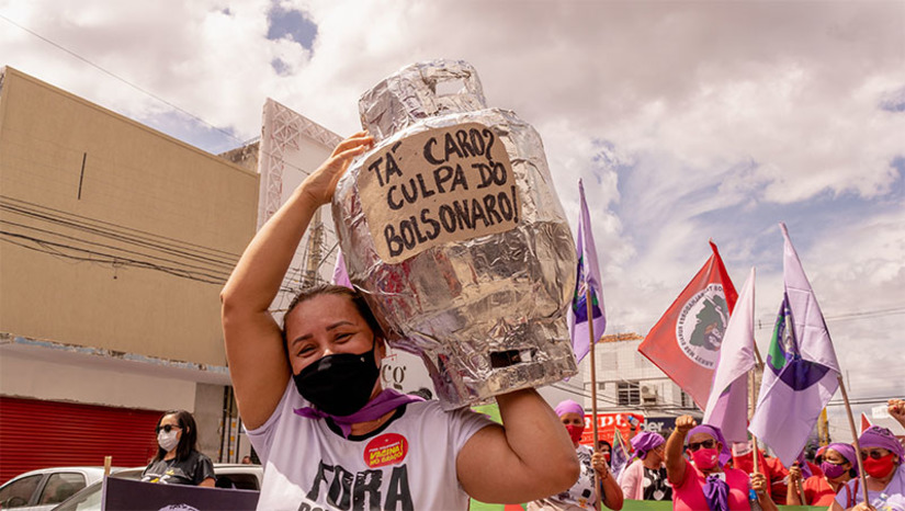 Imagem 1 - Por todo o Brasil, mulheres ocuparão as ruas com o mote “Pela Vida das Mulheres: Bolsonaro Nunca Mais! Por um Brasil sem Machismo, Racismo e Fome”. Em Mossoró, a principal atividade será na Praça do Pax, às 16h30, onde acontecerá o ato unificado, reunindo representações de diferentes movimentos sociais, sindicais e partidos políticos. Imagem 1 - Por todo o Brasil, mulheres ocuparão as ruas com o mote “Pela Vida das Mulheres: Bolsonaro Nunca Mais! Por um Brasil sem Machismo, Racismo e Fome”. Em Mossoró, a principal atividade será na Praça do Pax, às 16h30, onde acontecerá o ato unificado, reunindo representações de diferentes movimentos sociais, sindicais e partidos políticos.