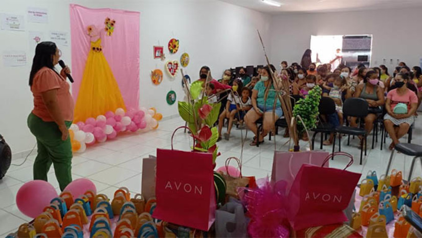 Imagem 1 - Segundo a secretária da Assistência Social, Lívia Azevedo, o evento teve como natureza relatar os mais diversos casos recentes de violência contra a mulher que vem ocorrendo no país e no estado, e o caminho adequado para o tratamento da questão, a fim de garantir a segurança da mulher. Imagem 1 - Segundo a secretária da Assistência Social, Lívia Azevedo, o evento teve como natureza relatar os mais diversos casos recentes de violência contra a mulher que vem ocorrendo no país e no estado, e o caminho adequado para o tratamento da questão, a fim de garantir a segurança da mulher.