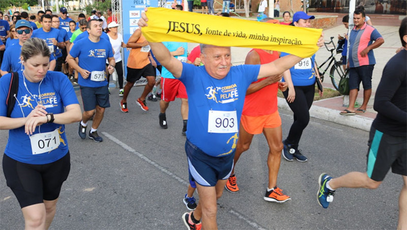Imagem 1 - Após dois anos sem ocorrer devido a pandemia, Corrida Pela Fé chega a sua 8ª edição. Iniciado em 2013, o evento esportivo reúne corredores de Mossoró em uma ação que destaca a importância de praticar exercícios físicos a necessidade de ajudar o próximo, visto que toda a verba arrecadada com as inscrições é revertida em doações de alimentos para o Lar da Criança Pobre. As inscrições para a corrida seguem até o dia 16 de março, por meio do site www.tesportes.com.br;. Já a corrida acontecerá no dia 15 de abril; saiba mais sobre a Corrida Pela Fé. Imagem 1 - Após dois anos sem ocorrer devido a pandemia, Corrida Pela Fé chega a sua 8ª edição. Iniciado em 2013, o evento esportivo reúne corredores de Mossoró em uma ação que destaca a importância de praticar exercícios físicos a necessidade de ajudar o próximo, visto que toda a verba arrecadada com as inscrições é revertida em doações de alimentos para o Lar da Criança Pobre. As inscrições para a corrida seguem até o dia 16 de março, por meio do site www.tesportes.com.br;. Já a corrida acontecerá no dia 15 de abril; saiba mais sobre a Corrida Pela Fé.