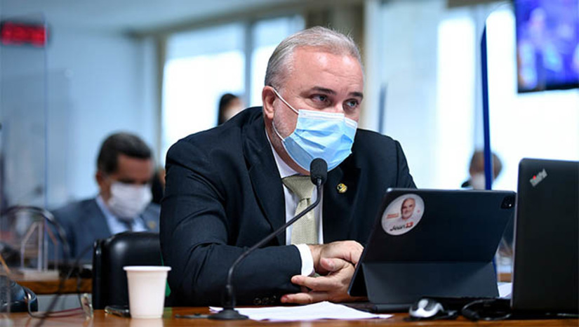 Imagem 1 - Requerimento no CAE foi apresentado pelo senador Potiguar Jean Paul Prates, observando que a norma da companhia é distribuir no máximo 25% dos lucros e o restante investir na estrutura da empresa. O senador também quer explicações sobre a nomeação do presidente do Flamengo para presidir o Conselho Administrativo da Petrobras e bonus milionários que estão sendo pagos aos diretores da companhia por eles mesmo Imagem 1 - Requerimento no CAE foi apresentado pelo senador Potiguar Jean Paul Prates, observando que a norma da companhia é distribuir no máximo 25% dos lucros e o restante investir na estrutura da empresa. O senador também quer explicações sobre a nomeação do presidente do Flamengo para presidir o Conselho Administrativo da Petrobras e bonus milionários que estão sendo pagos aos diretores da companhia por eles mesmo