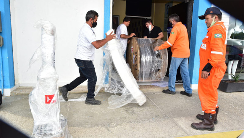 Imagem 1 -  TV Câmara Mossoró recebe transmissor e antena para operar em sinal aberto. A TV irá operar no canal 20, como retransmissora da TV Brasil. Os equipamentos foram entregues nesta quarta-feira (16), pela Empresa Brasil de Comunicação (EBC). As próximas etapas são a instalação dos equipamentos na torre da emissora, próxima semana, e conclusão do licenciamento na Agência Nacional de Telecomunicações (Anatel), em fase final.