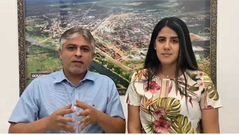 Imagem 1 -   Dr. Artur Vale destaca que os servidores de Governador Dix Sept Rosado, em sua gestão, valoriza o servidor municipal. O aumento do piso do magistério será retroativo a janeiro e será de 33,24%.