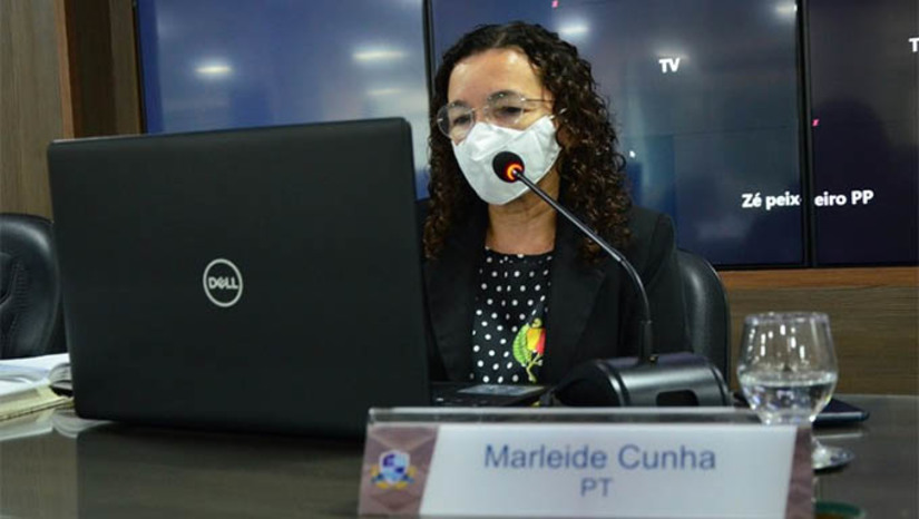 Imagem 1 - Segundo a vereadora Marleide Cunha, que presidia o Sindserpum em 2017 e 2018, quando as sentenças da Justiça do Trabalho transitaram em julgado, as decisões que valem são em outro processo, que ela mostrou decisões dos anos de 2015 e 2016. A briga entre os três sindicatos começou em 2012 Imagem 1 - Segundo a vereadora Marleide Cunha, que presidia o Sindserpum em 2017 e 2018, quando as sentenças da Justiça do Trabalho transitaram em julgado, as decisões que valem são em outro processo, que ela mostrou decisões dos anos de 2015 e 2016. A briga entre os três sindicatos começou em 2012