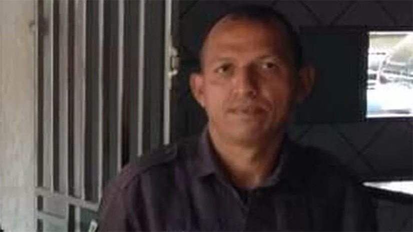 Imagem 1 - Sargento da PM morre em decorrência de mal súbito durante protesto em Natal. Luciel de Lima Rodrigues, de 47 anos, era lotado no 14º Batalhão de Polícia Militar, em João Câmara, e estava na PMRN há 22 anos. Policiais Militares estão reunidos em frente a sede da Governadora, desde o início da manhã desta terça-feira (22), cobrando equiparação salarial da categoria com outros servidores da Segurança Pública do estado. Luciel participava do ato quando passou mal. Uma equipe do Samu ainda prestou os primeiros socorros e tentou reanimá-lo, mas não obteve sucesso. Imagem 1 - Sargento da PM morre em decorrência de mal súbito durante protesto em Natal. Luciel de Lima Rodrigues, de 47 anos, era lotado no 14º Batalhão de Polícia Militar, em João Câmara, e estava na PMRN há 22 anos. Policiais Militares estão reunidos em frente a sede da Governadora, desde o início da manhã desta terça-feira (22), cobrando equiparação salarial da categoria com outros servidores da Segurança Pública do estado. Luciel participava do ato quando passou mal. Uma equipe do Samu ainda prestou os primeiros socorros e tentou reanimá-lo, mas não obteve sucesso.