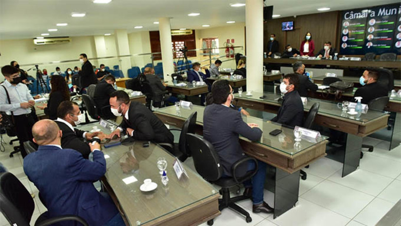 Imagem 1 -  A sessão foi convocada pela maioria dos vereadores, segundo informou o presidente da casa , vereador Lawrence Amorim. Os projetos versam sobre ordem tributária do Poder Executivo e sobre suplementação de crédito