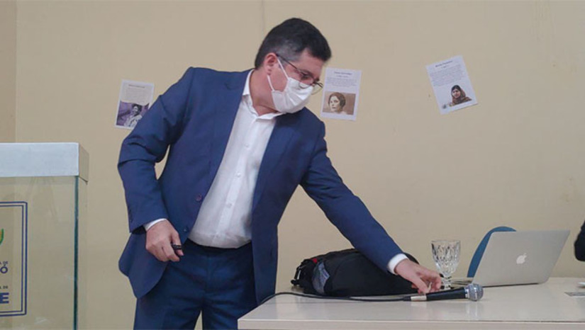 Imagem 1 -  Na coletiva, estava o secretário de Administração, de Educação, o Procurador Geral e o Consultor Geral. Mostraram o quadro caótico que encontraram o município, os esforços para colocar a Educação para funcionar e, mais uma vez, mostraram em detalhes, que os professores não tiveram qualquer prejuízo na adequação do texto do PCCS. Ficou mais claro, de fácil entendimento. Acesse e veja o SALÁRIO DO PROFESSOR