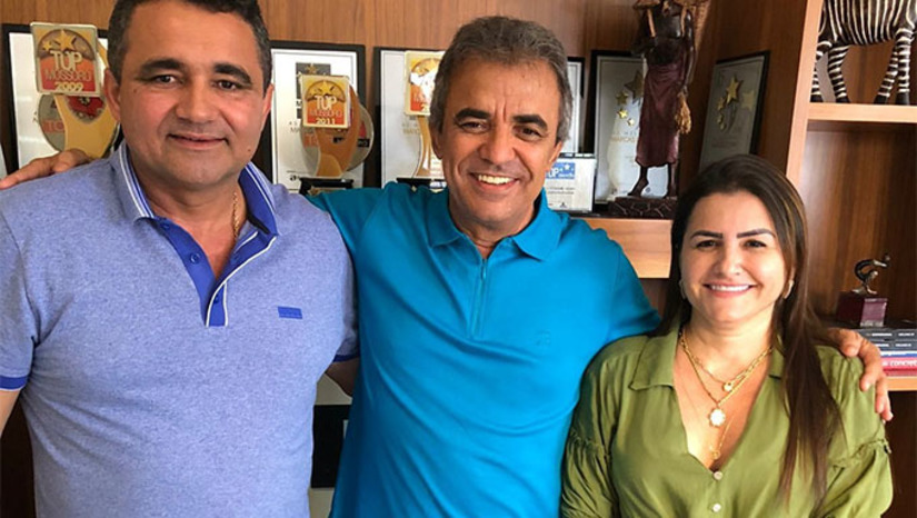 Imagem 1 -  Ex-prefeito Naldinho e atual prefeita de Tibau, Lidiane Marques, seguiram os passos do deputado Sousa e da prefeita de Grossos, anunciando apoio a pré-candidatura de deputado estadual de Jorge do Rosário, de Mossoró. Concordam com as pautas que defende, principalmente no que se refere a geração de emprego e renda