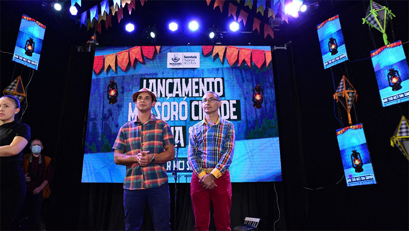 Imagem 1 - De acordo com o prefeito, o Mossoró Cidade Junina é um evento do ponto de vista econômico muito importante e que meche com a economia da cidade como um todo, por isso, a necessidade de tratar também da segurança, que segundo ele, será prioridade no evento. Allyson pede que o governo de estado envie reforço para a Polícia Militar, Polícia Civil e Corpo de Bombeiros para auxiliar no efetivo da segurança durante os dias de festa do Mossoró Cidade Junina 2022. Imagem 1 - De acordo com o prefeito, o Mossoró Cidade Junina é um evento do ponto de vista econômico muito importante e que meche com a economia da cidade como um todo, por isso, a necessidade de tratar também da segurança, que segundo ele, será prioridade no evento. Allyson pede que o governo de estado envie reforço para a Polícia Militar, Polícia Civil e Corpo de Bombeiros para auxiliar no efetivo da segurança durante os dias de festa do Mossoró Cidade Junina 2022.