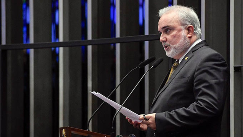 Imagem 1 - Depois de adaptar a legislação para receber investimentos em ferrovias e baixar o preço dos combustíveis no Pais, o senador Jean Paul Prates se concentra agora na preparação do País para receber os carros elétricos e para produzir energia no mar Imagem 1 - Depois de adaptar a legislação para receber investimentos em ferrovias e baixar o preço dos combustíveis no Pais, o senador Jean Paul Prates se concentra agora na preparação do País para receber os carros elétricos e para produzir energia no mar