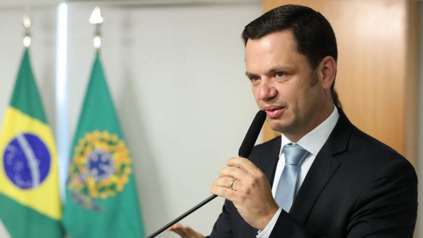Imagem 1 -  [COLUNA ESPLANADA] A conta política da falácia do presidente Jair Bolsonaro (PL) sobre a real valorização da Polícia Federal e da Polícia Rodoviária Federal caiu na mesa do ministro da Justiça e Segurança Pública, Anderson Torres. Ele pediu uma reunião para hoje à tarde com dirigentes das associações de classes de delegados e policiais federais – inclusive os da Rodoviária Federal – para debater uma solução que evite, a priori, uma paralisação nacional das forças. Torres e o Governo estão preocupados com a possibilidade de greve das categorias às vésperas do início da campanha eleitoral. A PF e PRF não aceitam apenas os 5% de reajuste salarial prometido para o funcionalismo público federal.