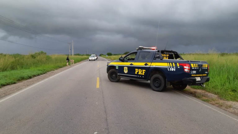 Imagem 1 -  PRF vai reforçar segurança nas rodovias durante feriado de Tiradentes. A Operação Tiradentes 2022 iniciará às 00h01min do dia 21 de abril e se estenderá até às 23h59min do dia 24 de abril de 2022. O objetivo é não só garantir a segurança viária, em especial na prevenção e redução da gravidade dos acidentes de trânsito, como também combater a criminalidade nas rodovias federais.