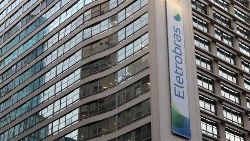 Imagem 1 -  [COLUNA ESPLANADA] O dedo na tomada é inegável dos dois lados, e o curto-curcuito gerado é a politização do projeto em ano eleitoral. De um lado, o governo de Jair Bolsonaro (PL) quer privatizar a Eletrobras sob críticas dos contrários de que pede preço de banana na feira, e com risco de perder a soberania nacional sobre a geração de energia para um potencial sócio estrangeiro. De outro lado, fica evidente por parte do TCU o viés político para tentar barrar a venda. Relator do processo, o ministro Vital do Rego é egresso da ala do MDB ligada a Renan Calheiros (AL), o maior opositor de Bolsonaro no Senado, e grande aliado de Lula.