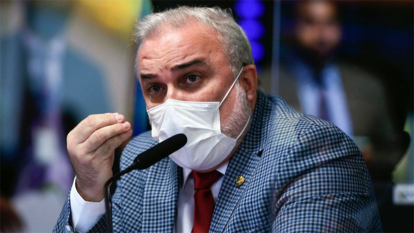 Imagem 1 - Em reunião nesta quarta-feira (27), a Comissão de Educação do Senado aprovou uma série de requerimentos com vistas a apurar o andamento das políticas do governo para o setor. Os senadores estão preocupados com as seguidas trocas de Ministros e a política de desmonte da educação brasileira promovida pela pasta que é responsável pela elaboração e execução da Política Nacional de Educação (PNE). Todo o sistema educacional brasileiro, desde a educação infantil até a universitária, passando também pela profissional e tecnológica, está sob responsabilidade do MEC. Imagem 1 - Em reunião nesta quarta-feira (27), a Comissão de Educação do Senado aprovou uma série de requerimentos com vistas a apurar o andamento das políticas do governo para o setor. Os senadores estão preocupados com as seguidas trocas de Ministros e a política de desmonte da educação brasileira promovida pela pasta que é responsável pela elaboração e execução da Política Nacional de Educação (PNE). Todo o sistema educacional brasileiro, desde a educação infantil até a universitária, passando também pela profissional e tecnológica, está sob responsabilidade do MEC.