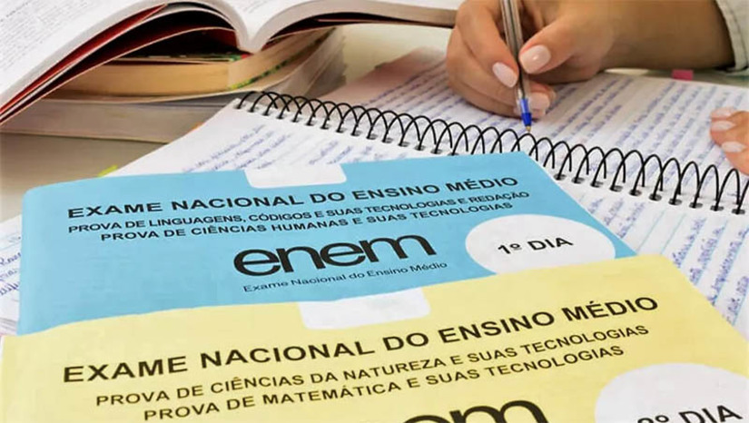 Imagem 1 - Inscrições no Enem 2022 vão 10 a 21 de maio; provas serão aplicadas nos dias 13 e 20 de novembro. O Inep publicou nesta sexta-feira (29), no Diário Oficial da União, os editais do exame nas versões impressa e digital. Como novidade para este ano, o Inep incluiu os documentos digitais e-Título, Carteira Nacional de Habilitação (CNH) Digital e RG Digital como documentos válidos para identificação do participante no dia da aplicação do exame, desde que apresentados nos respectivos aplicativos oficiais. Capturas de telas não serão aceitas. Imagem 1 - Inscrições no Enem 2022 vão 10 a 21 de maio; provas serão aplicadas nos dias 13 e 20 de novembro. O Inep publicou nesta sexta-feira (29), no Diário Oficial da União, os editais do exame nas versões impressa e digital. Como novidade para este ano, o Inep incluiu os documentos digitais e-Título, Carteira Nacional de Habilitação (CNH) Digital e RG Digital como documentos válidos para identificação do participante no dia da aplicação do exame, desde que apresentados nos respectivos aplicativos oficiais. Capturas de telas não serão aceitas.