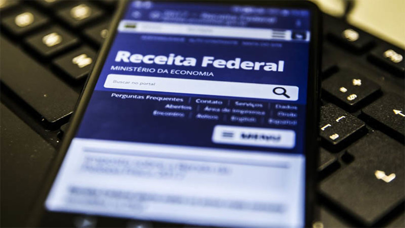 Imagem 1 - 210 mil contribuintes recebem restituição do Imposto de Renda nesta sexta-feira, 29. Segundo a Receita Federal, esse lote contempla restituições residuais de exercícios anteriores, no valor total de R$ 180.556.530,18. Desse total, R$ 72.376.567,04 referem-se ao quantitativo de contribuintes que têm prioridade legal: são 3.188 idosos acima de 80 anos, 25.119 pessoas com idade entre 60 e 79 anos, 2.295 contribuintes com alguma deficiência física ou mental ou moléstia grave e 9.203 contribuintes cuja maior fonte de renda seja o magistério. Foram contemplados ainda 170.448 contribuintes não prioritários. Imagem 1 - 210 mil contribuintes recebem restituição do Imposto de Renda nesta sexta-feira, 29. Segundo a Receita Federal, esse lote contempla restituições residuais de exercícios anteriores, no valor total de R$ 180.556.530,18. Desse total, R$ 72.376.567,04 referem-se ao quantitativo de contribuintes que têm prioridade legal: são 3.188 idosos acima de 80 anos, 25.119 pessoas com idade entre 60 e 79 anos, 2.295 contribuintes com alguma deficiência física ou mental ou moléstia grave e 9.203 contribuintes cuja maior fonte de renda seja o magistério. Foram contemplados ainda 170.448 contribuintes não prioritários.