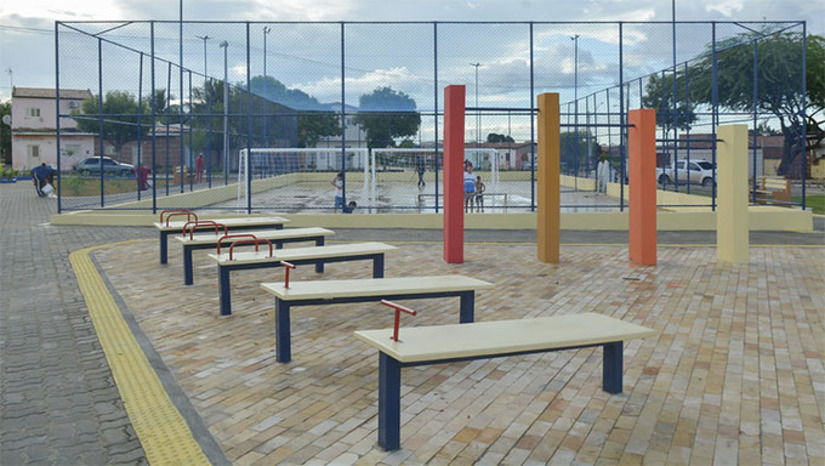 Imagem 1 -  "Achei muito bonito, ficou muito legal. Tá muito organizado, é uma diversão a mais pra gente", diz Artesã Andreia Bernardo. O prefeito Allyson Bezerra disse que espera entregar as praças do Abolição III e do Abolição IV nos próximos dias, assim como autorizar vários outros grandes investimentos, como o início da reforma e ampliação da Cobal