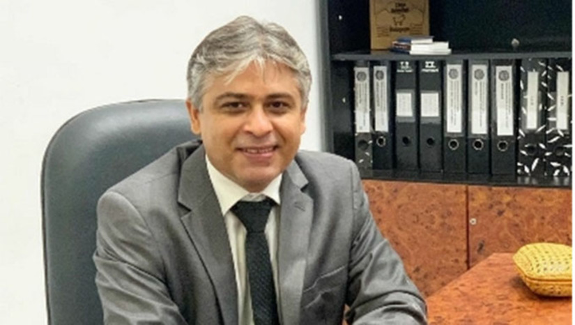 Imagem 1 - “A nossa gestão tem um compromisso especial com a saúde pública, que vem sendo comprovado com fatos e ações. E a aquisição dessas duas ambulâncias só reforça que estamos trabalhando para oferecer a cada cidadão dixseptiense a melhor qualidade possível nos serviços de saúde”, exaltou Dr. Artur Vale. Imagem 1 - “A nossa gestão tem um compromisso especial com a saúde pública, que vem sendo comprovado com fatos e ações. E a aquisição dessas duas ambulâncias só reforça que estamos trabalhando para oferecer a cada cidadão dixseptiense a melhor qualidade possível nos serviços de saúde”, exaltou Dr. Artur Vale.
