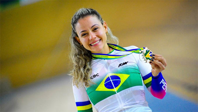 Imagem 1 - “Estou muito emocionada e feliz com o meu resultado. Entrei na prova focada em entregar o meu melhor e mesmo com muita marcação e adversidades normais de uma prova tão complexa como a omnium, não deixei nada tirar a minha concentração. Essa vitória eu dedico para a minha equipe e todos que estavam torcendo por mim”, declarou Alice Melo. Imagem 1 - “Estou muito emocionada e feliz com o meu resultado. Entrei na prova focada em entregar o meu melhor e mesmo com muita marcação e adversidades normais de uma prova tão complexa como a omnium, não deixei nada tirar a minha concentração. Essa vitória eu dedico para a minha equipe e todos que estavam torcendo por mim”, declarou Alice Melo.