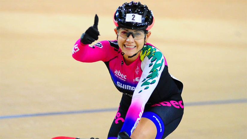 Imagem 1 - A frase é da atleta de ciclismo Alice Melo, que consagrou-se bicampeã nacional de ciclismo no Rio de Janeiro/RJ, no sábado (21). Mossoroense, Alice é atleta da Abec Rio Claro, de São Paulo, e diz que espera mais apoio, tanto nacional quanto local, após a conquista do sábado e a exposição que vem tendo. “Hoje meu foco é Paris 2024, mas para que isso aconteça eu preciso ter investimentos, associados ao nosso projeto da Abec, pra gente poder viajar e acumular pontos suficientes para essa classificação olímpica, não somente parabéns e tapinha nas costas, porque isso aí não vai nos levar a lugar nenhum”, disse. Imagem 1 - A frase é da atleta de ciclismo Alice Melo, que consagrou-se bicampeã nacional de ciclismo no Rio de Janeiro/RJ, no sábado (21). Mossoroense, Alice é atleta da Abec Rio Claro, de São Paulo, e diz que espera mais apoio, tanto nacional quanto local, após a conquista do sábado e a exposição que vem tendo. “Hoje meu foco é Paris 2024, mas para que isso aconteça eu preciso ter investimentos, associados ao nosso projeto da Abec, pra gente poder viajar e acumular pontos suficientes para essa classificação olímpica, não somente parabéns e tapinha nas costas, porque isso aí não vai nos levar a lugar nenhum”, disse.