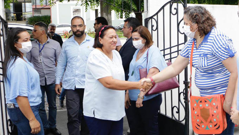 Imagem 1 -  Nesta quinta-feira, 2, a governadora Fátima Bezerra assinou a ordem de serviço para construir o IERN em Alexandria e nesta sexta-feira, dia 3, será na cidade de Umarizal. Já tiveram obras autorizadas também as unidades de Campo Grande e Natal. Para o prefeito Raimundo Pezão, de Umarizal, a educação é a ferramenta mais eficiente para o desenvolvimento de uma noção.