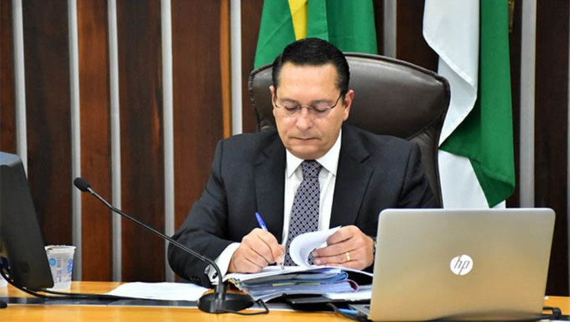 Imagem 1 - Diante da alta nos casos de dengue em todo o Estado, o parlamentar solicitou um estudo de viabilidade para a disponibilização de carros fumacês para os municípios de Apodi e Patu. A ação é fundamental como estratégia de combate ao mosquito Aedes aegypti, que transmite, além da dengue, também a zika e a chikungunya. (Foto João Gilberto) Imagem 1 - Diante da alta nos casos de dengue em todo o Estado, o parlamentar solicitou um estudo de viabilidade para a disponibilização de carros fumacês para os municípios de Apodi e Patu. A ação é fundamental como estratégia de combate ao mosquito Aedes aegypti, que transmite, além da dengue, também a zika e a chikungunya. (Foto João Gilberto)
