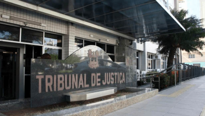 Imagem 1 - TJRN determina uso de máscara nos prédios do Judiciário a partir desta quinta, 9. A decisão consta na Portaria Conjunta 38/2022, assinada pelo presidente do Tribunal, desembargador Vivaldo Pinheiro, e pelo corregedor geral, desembargador Dilermando Mota, publicada na edição do Diário da Justiça Eletrônico (DJe), desta quarta-feira (8). A medida leva em consideração o aumento dos casos de Covid-19 no Estado. Imagem 1 - TJRN determina uso de máscara nos prédios do Judiciário a partir desta quinta, 9. A decisão consta na Portaria Conjunta 38/2022, assinada pelo presidente do Tribunal, desembargador Vivaldo Pinheiro, e pelo corregedor geral, desembargador Dilermando Mota, publicada na edição do Diário da Justiça Eletrônico (DJe), desta quarta-feira (8). A medida leva em consideração o aumento dos casos de Covid-19 no Estado.