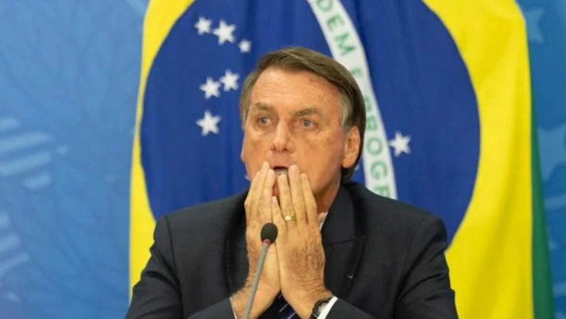   [COLUNA ESPLANADA] Coordenadores da pré-campanha à reeleição e assessores do entorno do presidente Jair Bolsonaro (PL) querem que ele diversifique o tom dos discursos daqui para frente. Descobriram, tardiamente, que ataques às urnas e desconfiança do sistema eleitoral não interferem na aprovação do Governo e nem influenciam nos índices de rejeição. O conselho ao mandatário é retomar e reiterar temas ligados à pauta ideológica - como defesa da família -, e segurança pública.