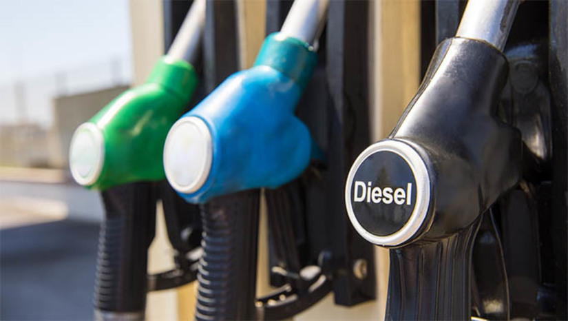Imagem 1 - Nesta quinta-feira, 16, em reunião tensa, o Conselho Administrativo da Petrobras, convocada em carater extraordinário, decidiu autorizar a diretoria da Petrobras a conceder o aumento de mais ou menos 10% no valor do diesel vendido no Brasil, alegando que já ocorre uma defasagem de preço no Brasil em relação ao preço praticado no exterior na casa de 20%. Este percentual já anula o valor do ICMS que o Governo fez o Congresso aprovar em detrimento dos estados e dos municípios Imagem 1 - Nesta quinta-feira, 16, em reunião tensa, o Conselho Administrativo da Petrobras, convocada em carater extraordinário, decidiu autorizar a diretoria da Petrobras a conceder o aumento de mais ou menos 10% no valor do diesel vendido no Brasil, alegando que já ocorre uma defasagem de preço no Brasil em relação ao preço praticado no exterior na casa de 20%. Este percentual já anula o valor do ICMS que o Governo fez o Congresso aprovar em detrimento dos estados e dos municípios