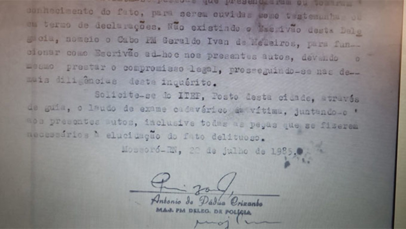Imagem 1 - O caso foi investigado pelo Major PM Antônio de Pádua Crizanto, delegado da época. Foi denunciado pelo promotor de justiça João Antônio Alves Afonso Neto e a Justiça aceitou a denuncia e o pronunciou para julgamento. Só que o réu fugiu (suspendendo os prazos de prescrição) e só agora, 37 anos depois, será levado a julgamento pela sociedade Mossoroense Imagem 1 - O caso foi investigado pelo Major PM Antônio de Pádua Crizanto, delegado da época. Foi denunciado pelo promotor de justiça João Antônio Alves Afonso Neto e a Justiça aceitou a denuncia e o pronunciou para julgamento. Só que o réu fugiu (suspendendo os prazos de prescrição) e só agora, 37 anos depois, será levado a julgamento pela sociedade Mossoroense