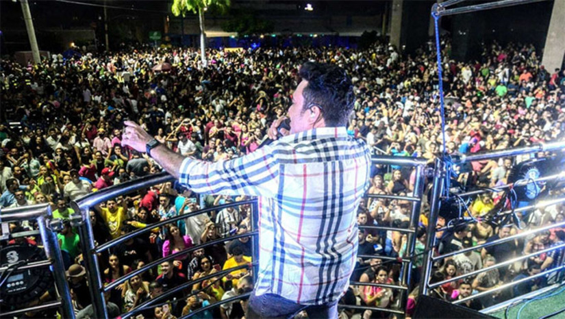 Imagem 1 - O canto Bel Maques marcou a abertura do evento puxando o trio elétrico com milhares pulando no Pingo da Mei Dia; Já Lucas Lima, Parangolé, Alines Reis entre outros, não deixaram por menos no Boca da Noite. Entre um e outro, teve Xandy Avião, Wesley Safadão, Chuva de Bala no Pais de Mossoró, Cidadela e o show de alegria na Arena Deodete Dias. O MCJ 2022 terminou coroado de sucesso em todos os sentidos, com destaque para a segurança Imagem 1 - O canto Bel Maques marcou a abertura do evento puxando o trio elétrico com milhares pulando no Pingo da Mei Dia; Já Lucas Lima, Parangolé, Alines Reis entre outros, não deixaram por menos no Boca da Noite. Entre um e outro, teve Xandy Avião, Wesley Safadão, Chuva de Bala no Pais de Mossoró, Cidadela e o show de alegria na Arena Deodete Dias. O MCJ 2022 terminou coroado de sucesso em todos os sentidos, com destaque para a segurança