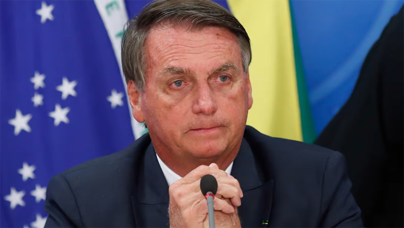 Imagem 1 -  [COLUNA ESPLANADA] Uma reunião do chefão do PL, Valdemar da Costa Neto, com marqueteiros do presidente Jair Bolsonaro, há pouco mais de um mês, deixou a turma com a sensação de terra arrasada. Pesquisa nacional quantitativa e uma qualitativa feita em Brasília mostraram que Jair Bolsonaro não reverte os índices de diferentes institutos e não será reeleito. A exposição técnica se sobrepôs às doses de otimismo e cenários inventados pelos bolsonaristas. Fato constatado: De tanto falar banalidades e a esmo, soltar frases de efeito (e questionáveis) para o público cativo, Bolsonaro perdeu votos das mulheres, de jovens, dos homossexuais, de índios e, principalmente (esse o peso eleitoral considerado o maior), dos brasileiros que perderam familiares na pandemia da Covid-19. Para Bolsonaro, no entanto, a culpa é sempre da imprensa pelas más notícias.