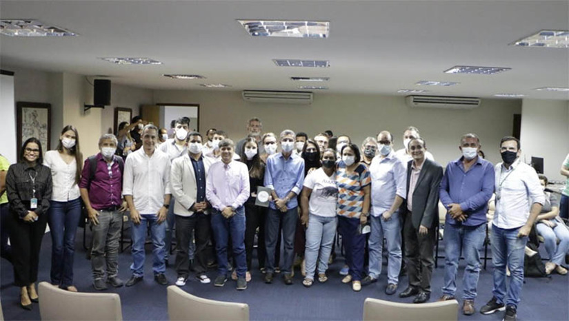 Imagem 1 -  Fátima anuncia medidas para fortalecer pesca artesanal no Rio Grande do Norte. As ações, que incluem a retomada do projeto Velas ao Vento e a distribuição de kits de pesca, além de parceria com o Senar para capacitação, visam fortalecer o setor, que reúne mais de 30 mil pescadores em 76 colônias. O investimento será de R$ 1,46 milhão, recursos oriundos de emendas parlamentares consignadas pelo senador Jean-Paul, deputada federal Natália Bonavides e deputado estadual Souza Neto, integrantes da Frente Parlamentar da Pesca no Congresso Nacional e na ALRN.